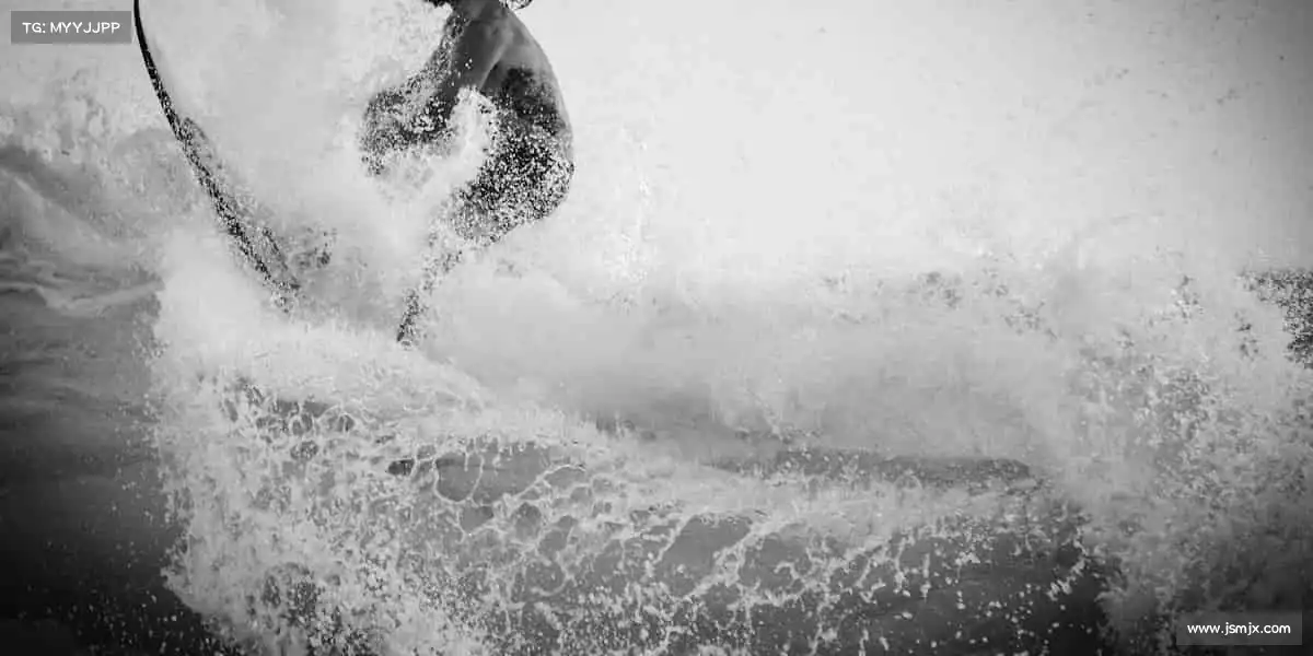 <strong>bevictor伟德官网</strong>🎾挥动球拍，让每一次击球都充满力量！